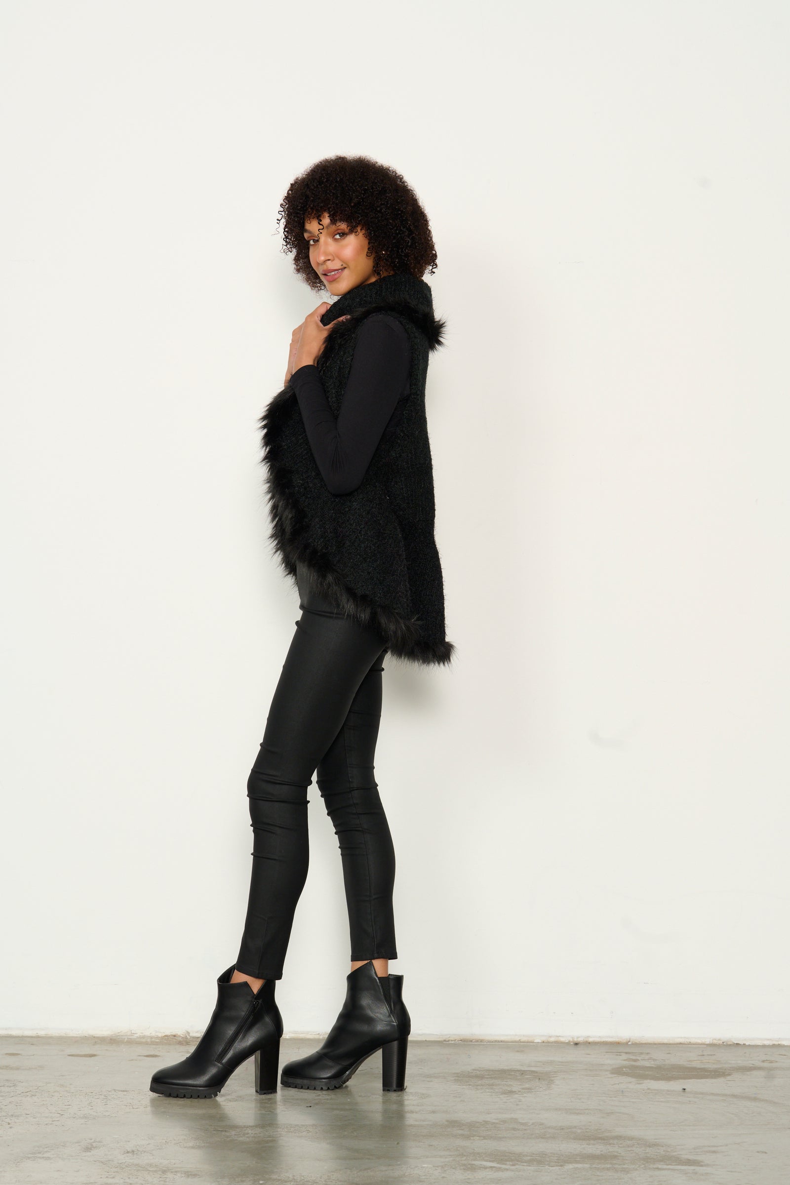 ladies women black knit vest with faux fur along edges. curved hem.