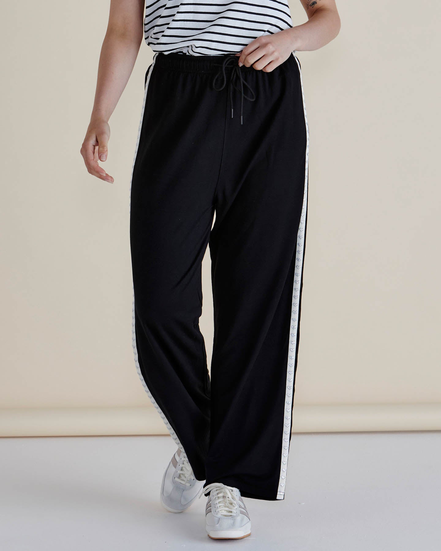 Evelyn Wide Leg Jogger