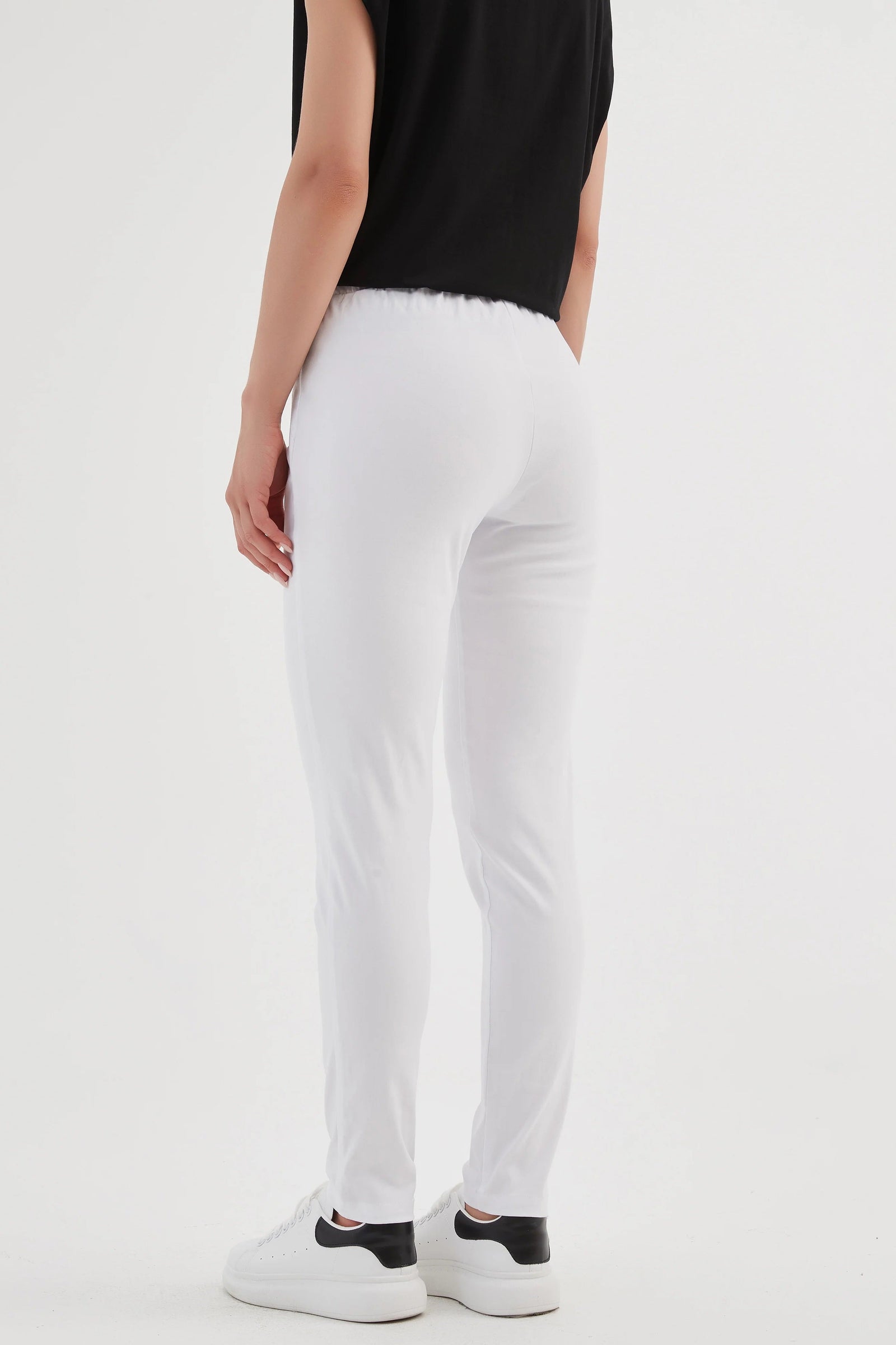 Full length white pants in Straight leg by Tirelli.