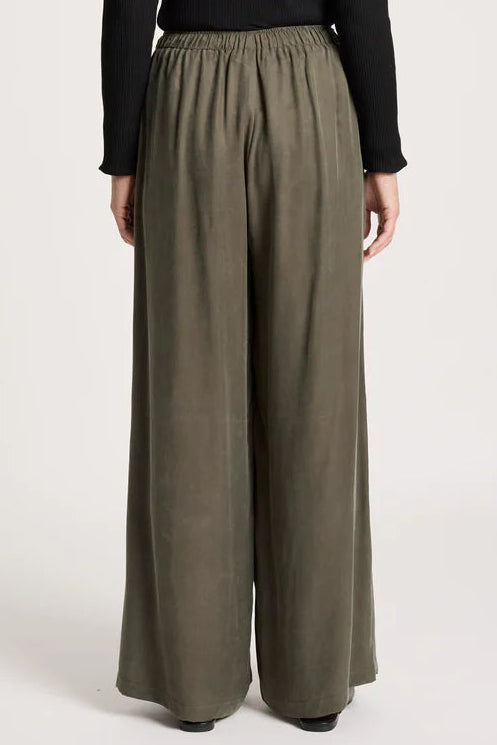 Calista Pant
