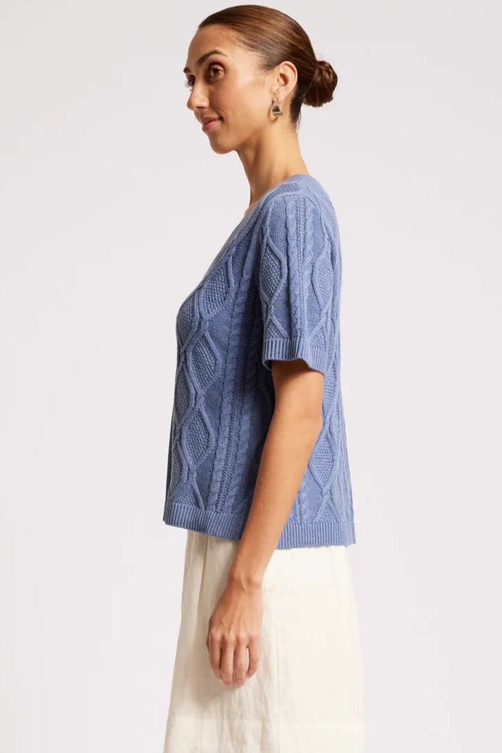 Casa Cable V Knit