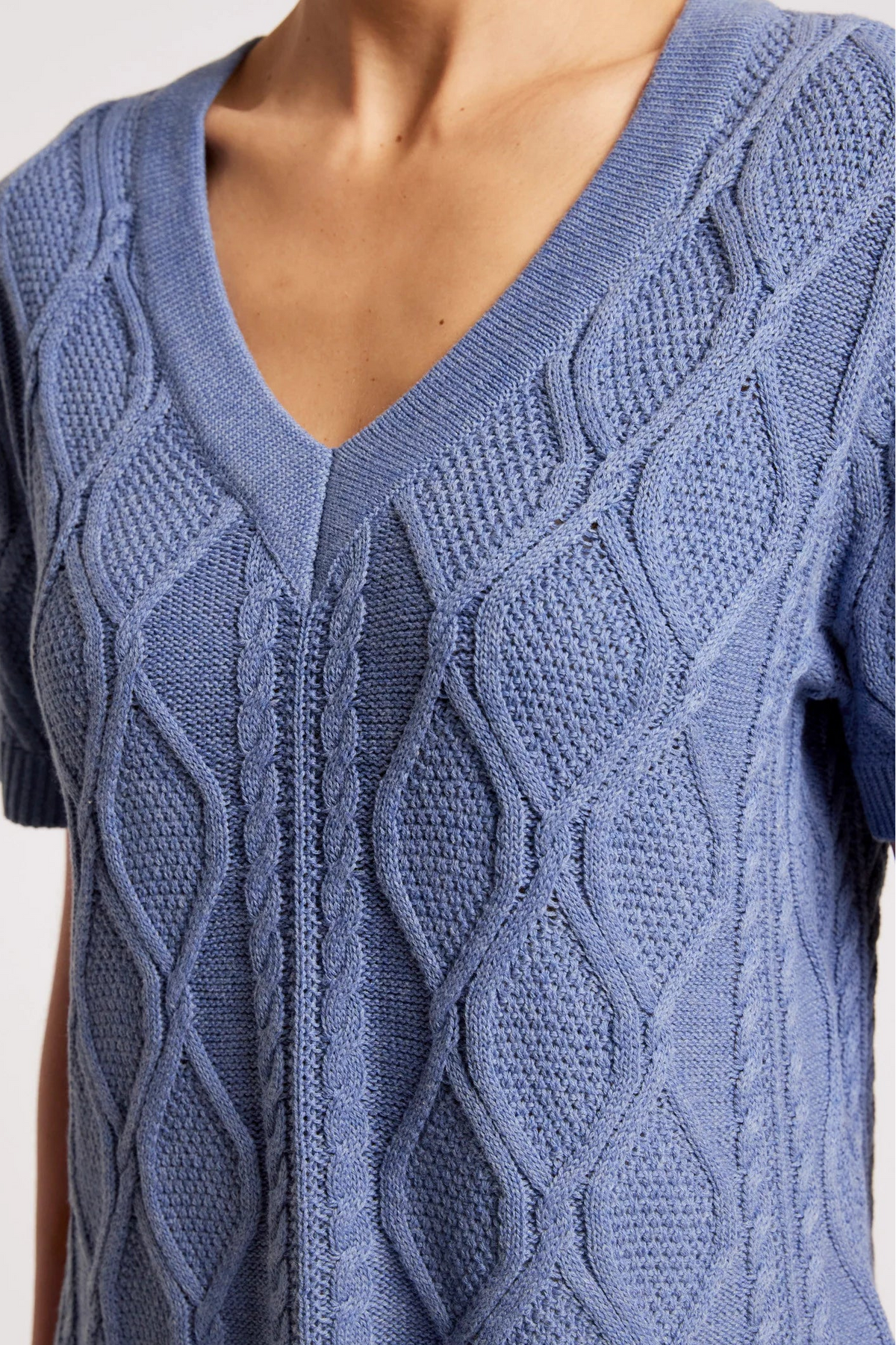 Casa Cable V Knit