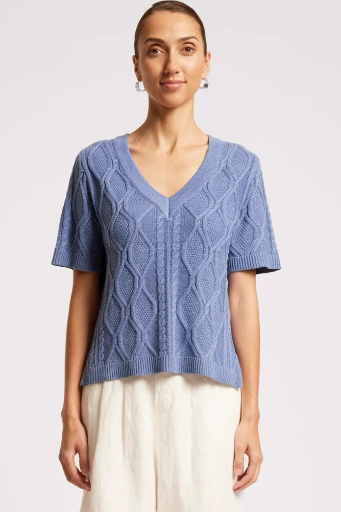 Casa Cable V Knit