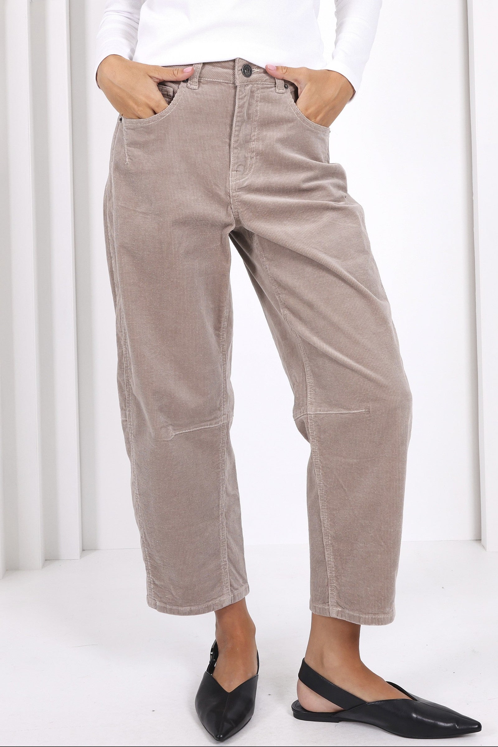 Toni Barrel Cord Jeans