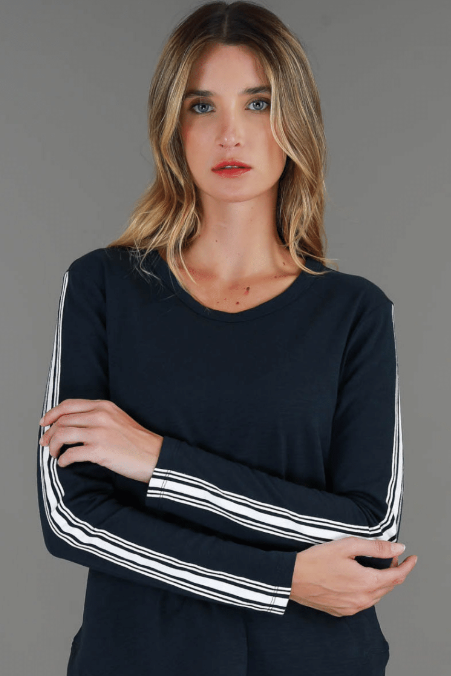Delta Curve Hem Stripe T-Shirt