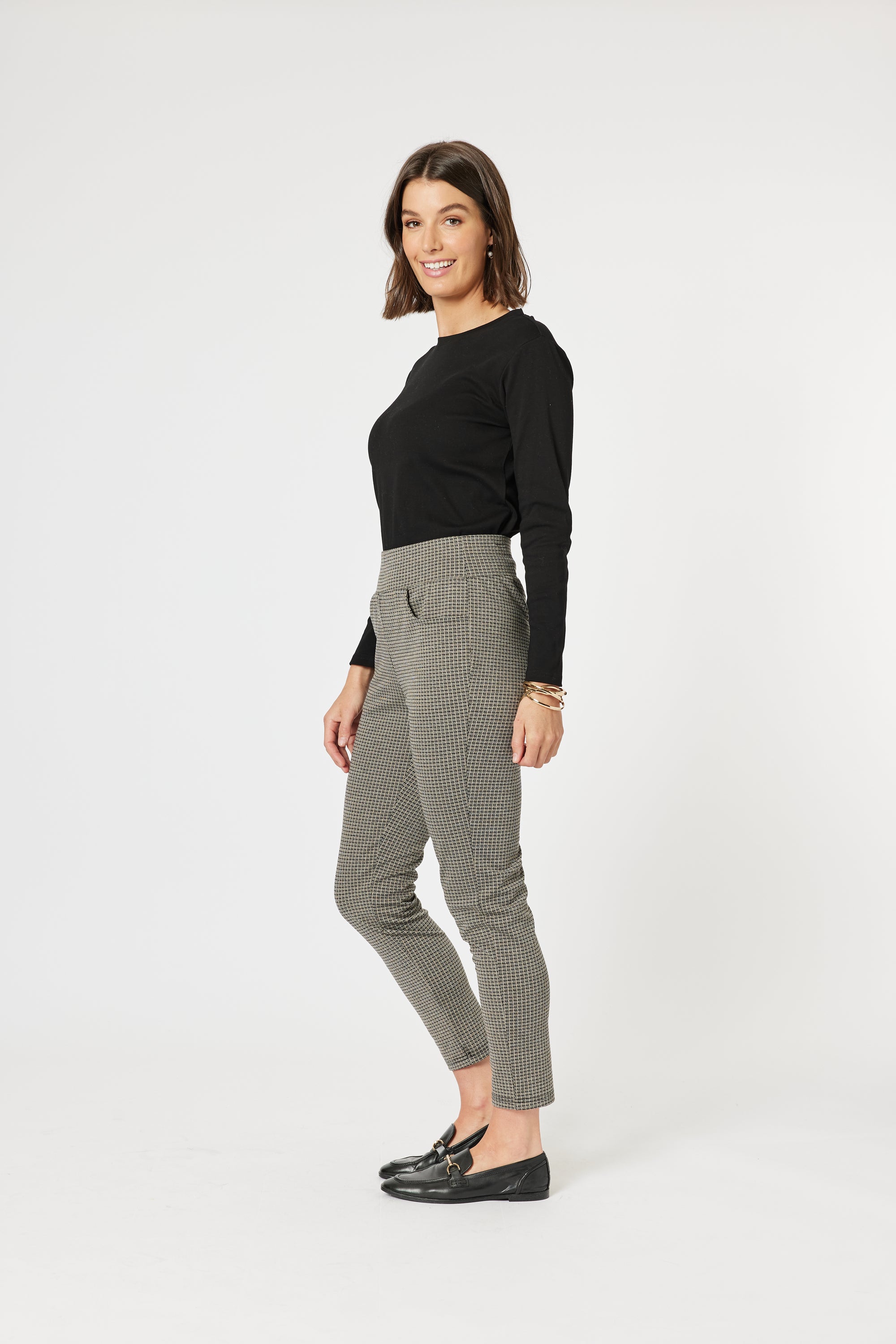 Ava Pant