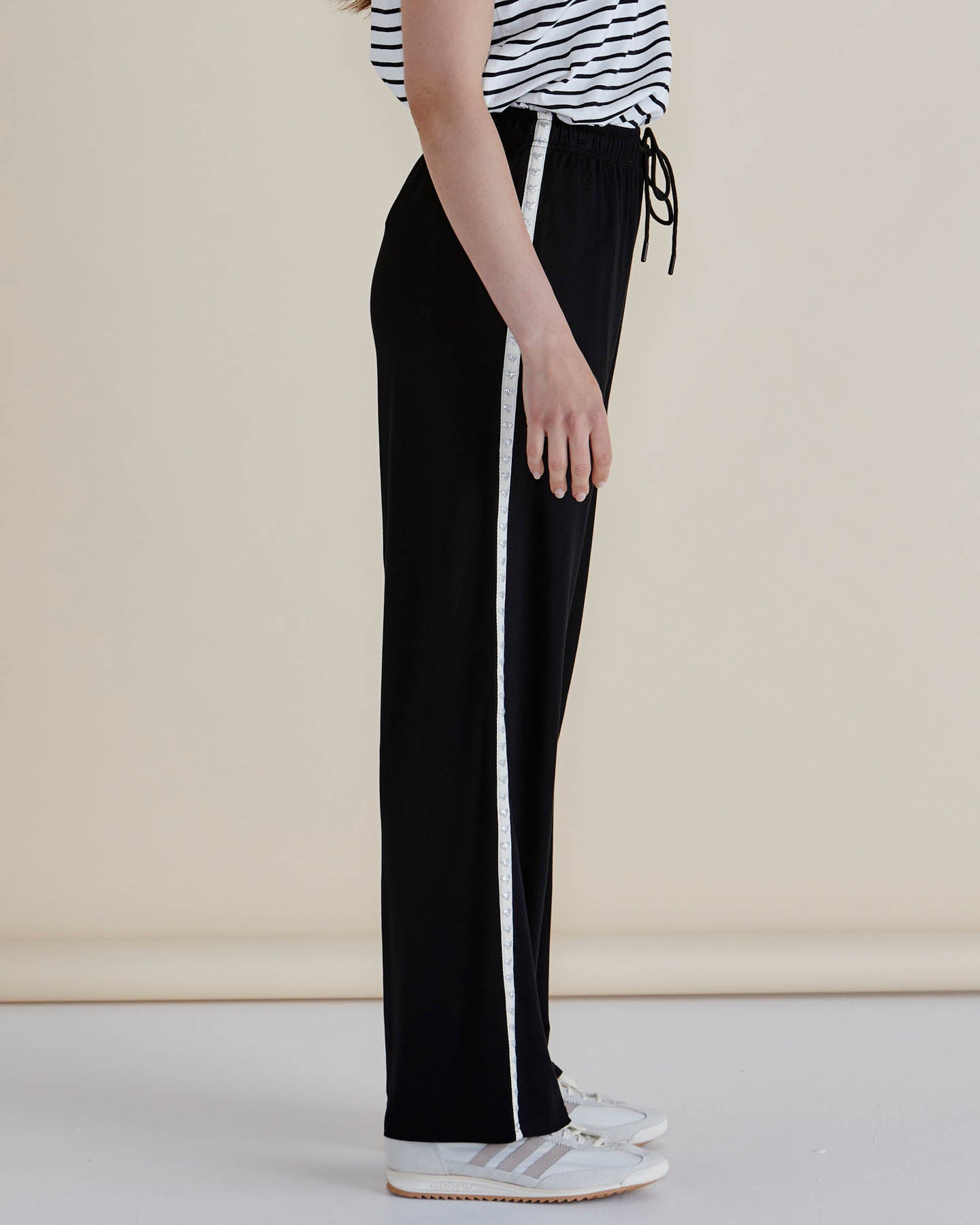 Evelyn Wide Leg Jogger