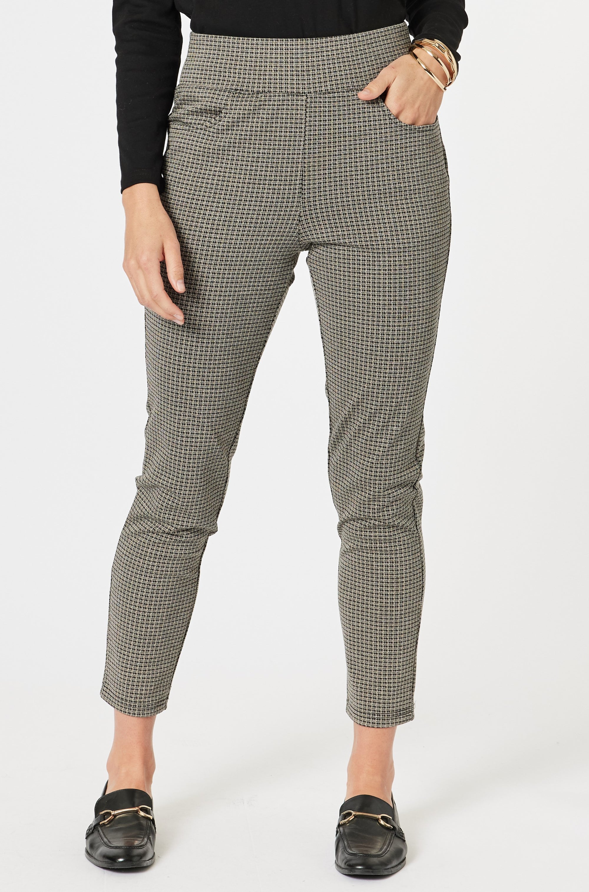 Ava Pant
