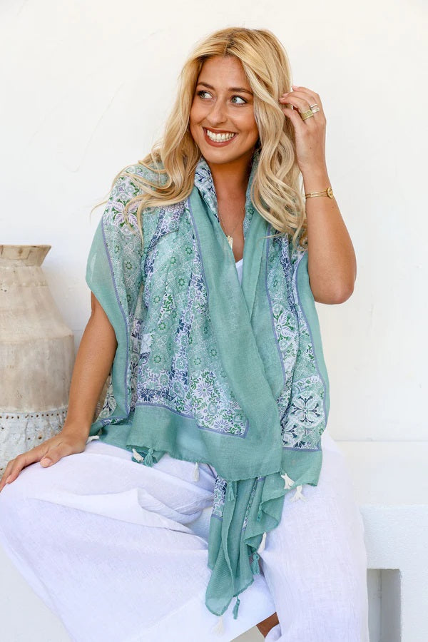 Paisley Scarf w Border