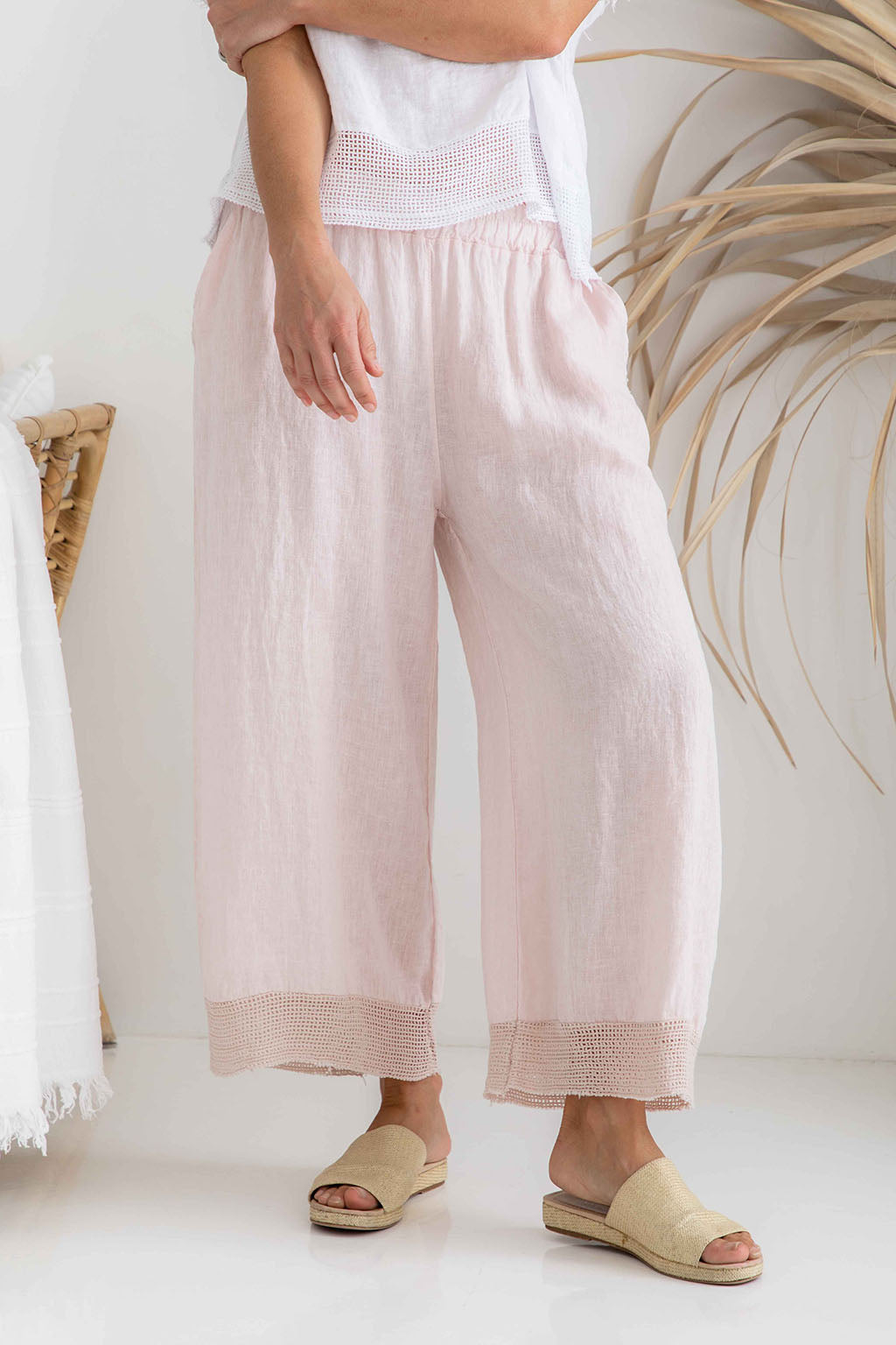 Ladies pineta pink linen pants with open weave hem by The Italian Cartel.