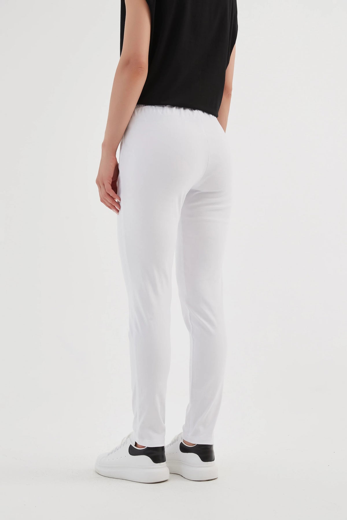 Full length white pants in Straight leg by Tirelli.