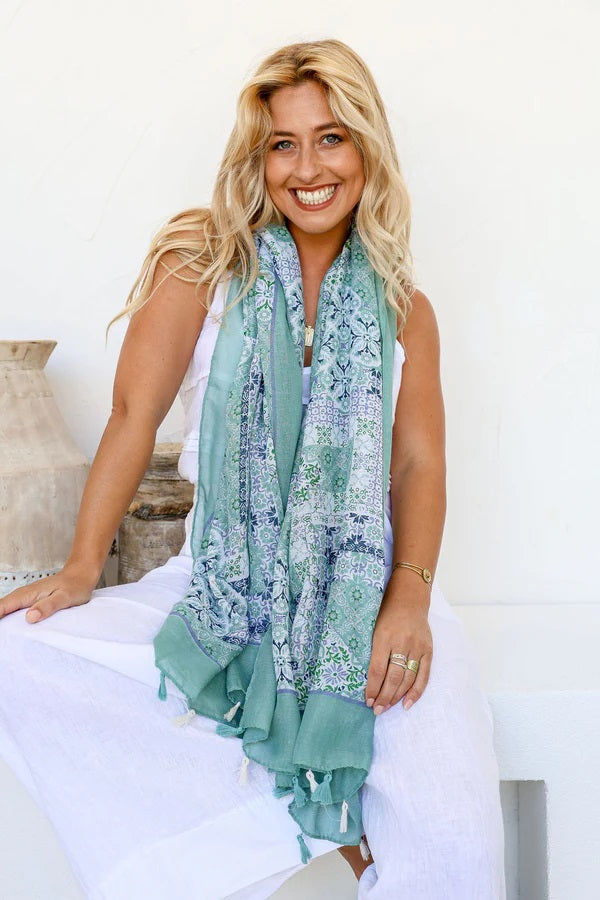 Paisley Scarf w Border