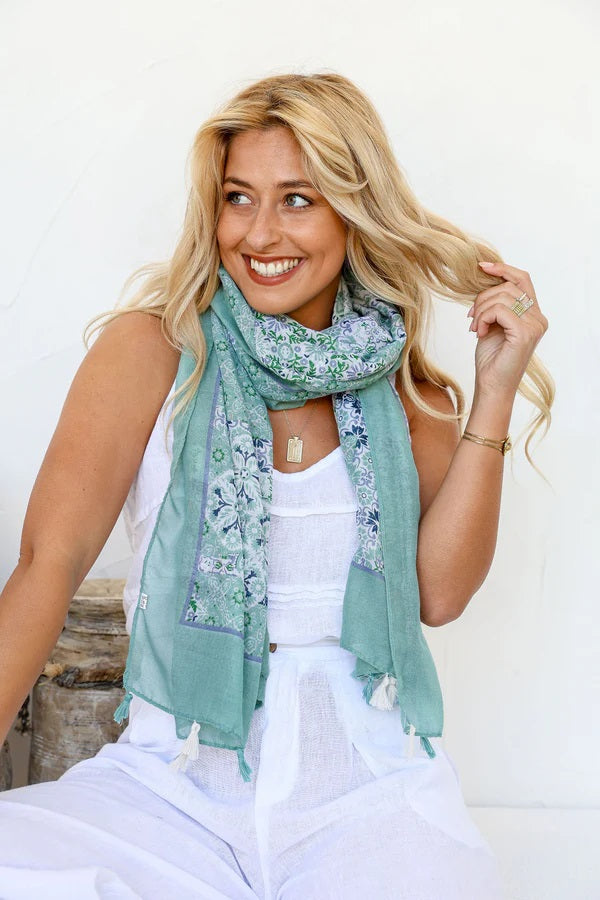 Paisley Scarf w Border