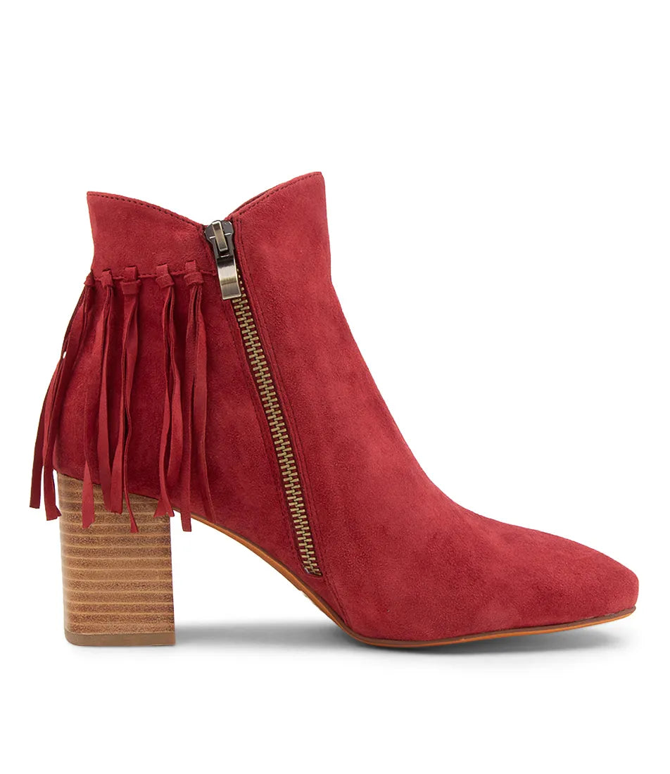 Swallow Boot