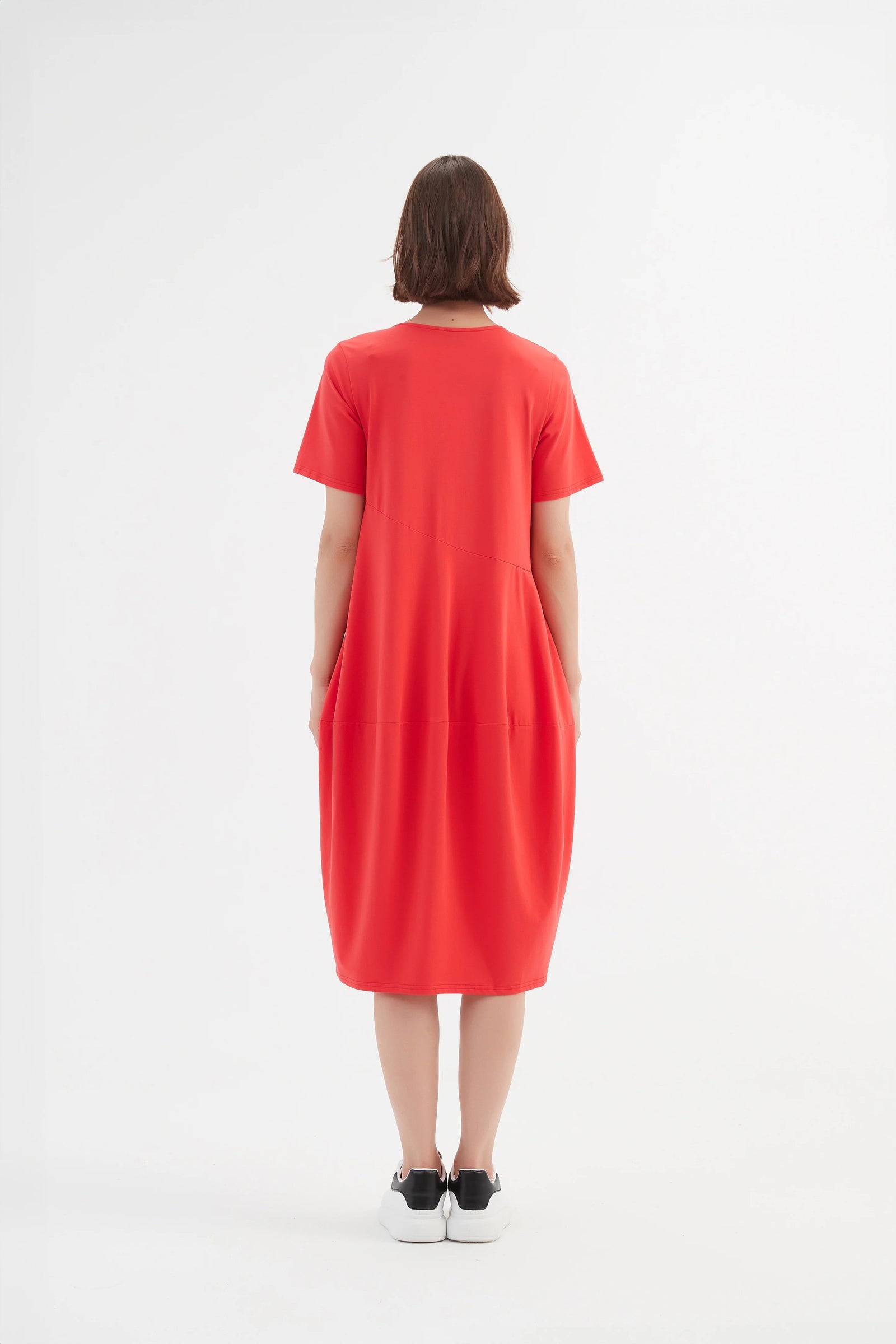 Back of Strawberry Red midi dress in jersey cotton by Tirelli.