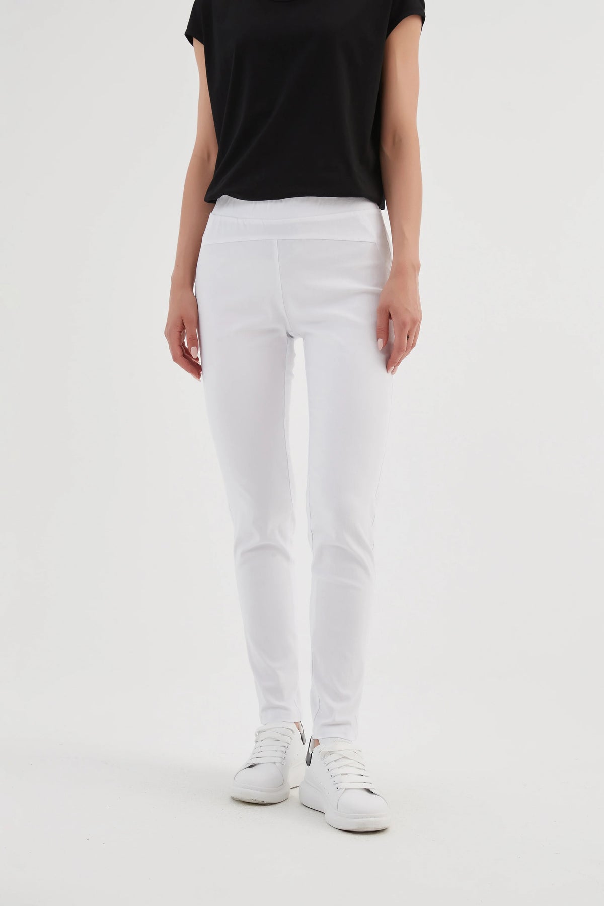 Women's fitted trousers in white with straight leg styling by Tirelli.