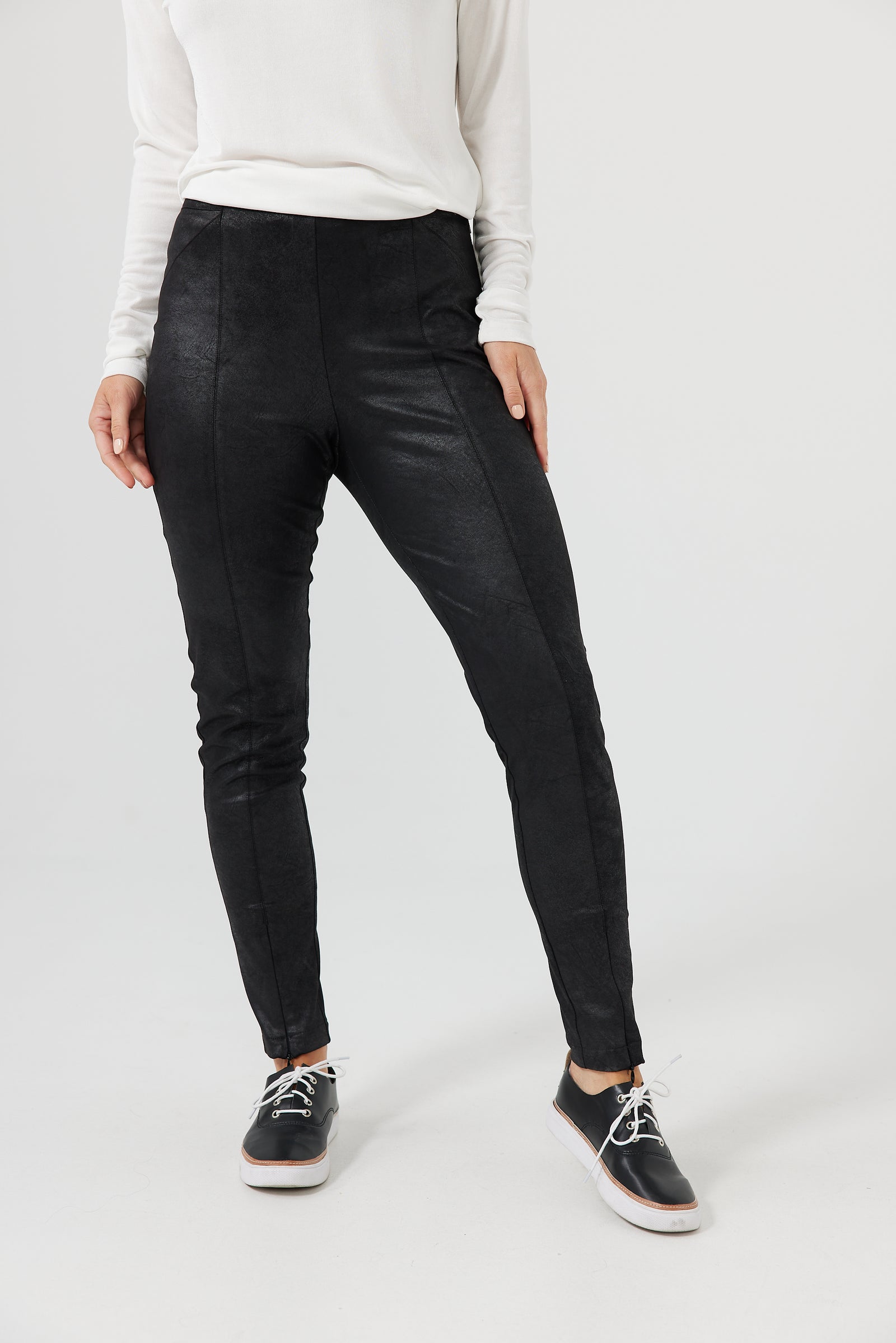 Skeeter Pants in Black Wash